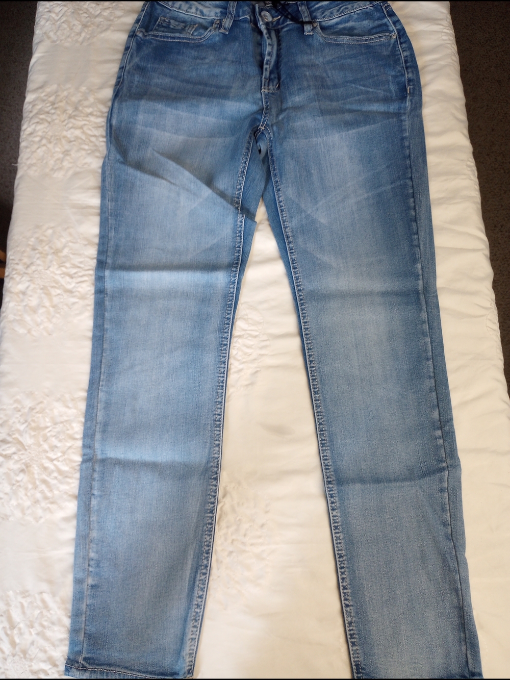 refuge Light Wash Boyfriend Jeans in Faded Blue